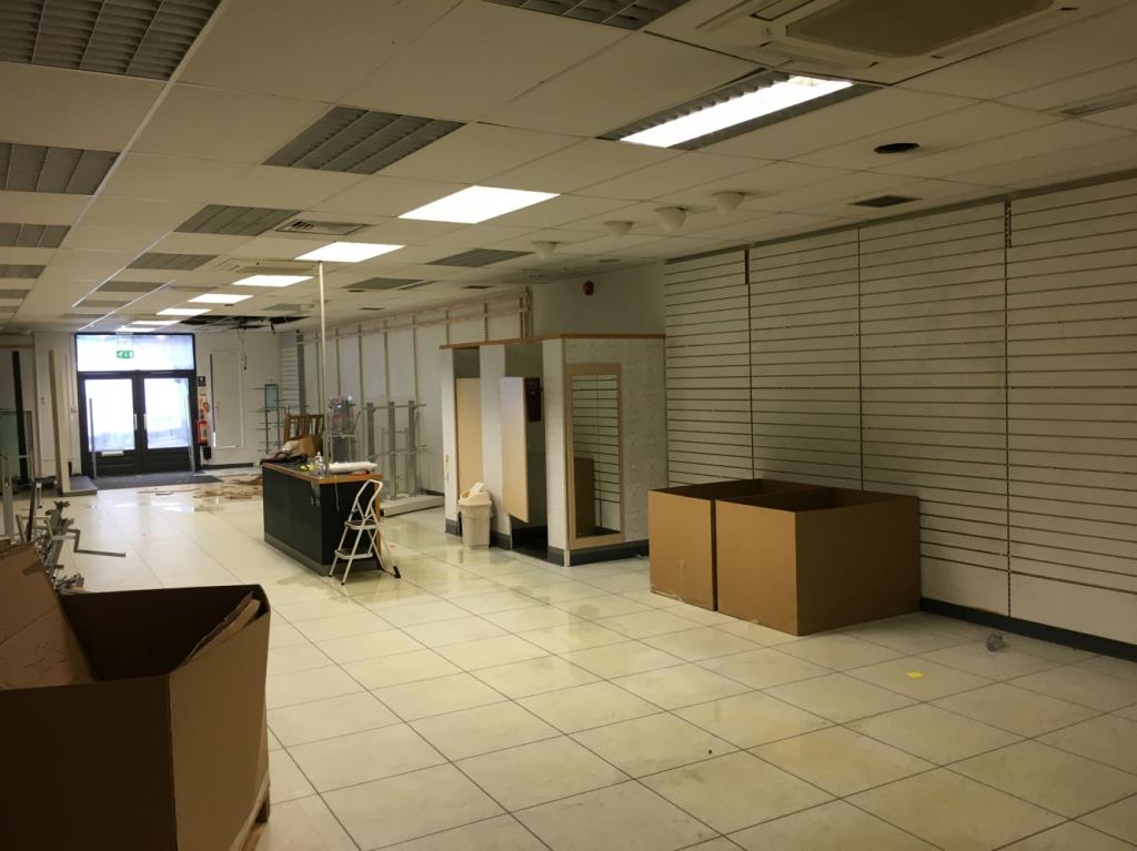 Lot: 96 - SUBSTANTIAL COMMERCIAL PROPERTY WITH PLANNING TO CONVERT THE FIRST FLOOR TO FOUR FLATS - View of the ground floor